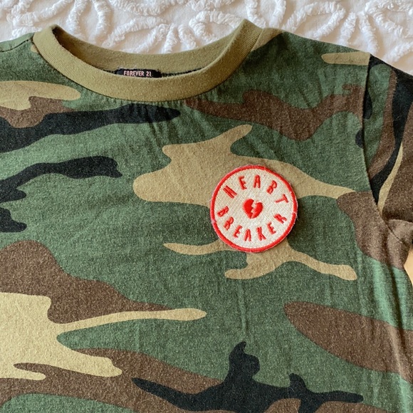 🌸Forever 21-Girls camo cropped top - Picture 2 of 2